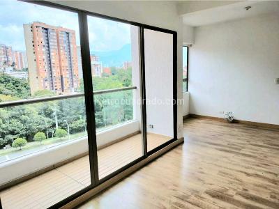 Apartamento de 2 alcobas en venta en Loma De Los Bernal, Medellín, 65 m² · foto 3 de 19