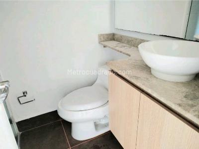 Apartamento de 2 alcobas en venta en Loma De Los Bernal, Medellín, 65 m² · foto 4 de 19