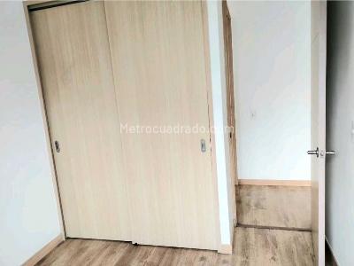 Apartamento de 2 alcobas en venta en Loma De Los Bernal, Medellín, 65 m² · foto 6 de 19