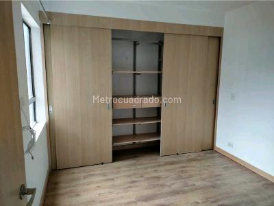 Apartamento de 2 alcobas en venta en Loma De Los Bernal, Medellín, 65 m² · foto 8 de 19