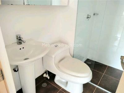 Apartamento de 2 alcobas en venta en Loma De Los Bernal, Medellín, 65 m² · foto 9 de 19