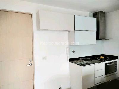 Apartamento de 2 alcobas en venta en Loma De Los Bernal, Medellín, 65 m² · foto 11 de 19