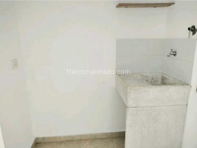 Apartamento de 2 alcobas en venta en Loma De Los Bernal, Medellín, 65 m² · foto 12 de 19