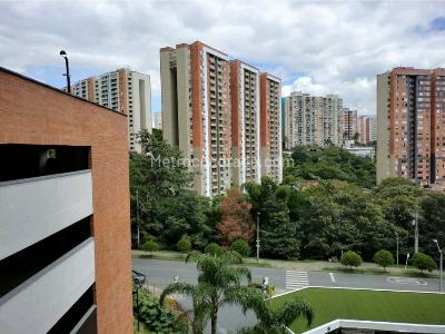 Apartamento de 2 alcobas en venta en Loma De Los Bernal, Medellín, 65 m² · foto 13 de 19