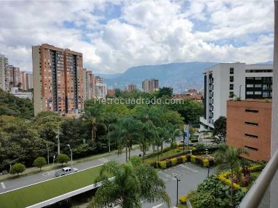 Apartamento de 2 alcobas en venta en Loma De Los Bernal, Medellín, 65 m² · foto 14 de 19