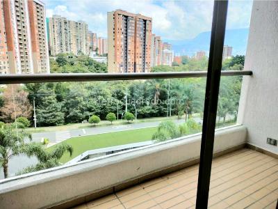 Apartamento de 2 alcobas en venta en Loma De Los Bernal, Medellín, 65 m² · foto 16 de 19