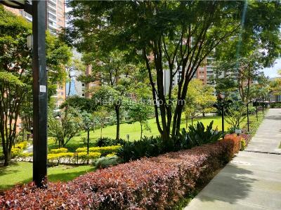 Apartamento de 2 alcobas en venta en Loma De Los Bernal, Medellín, 65 m² · foto 18 de 19