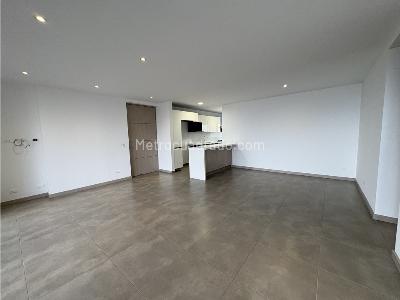 Apartamento de 4 alcobas en venta en Loma De Las Brujas, Envigado, 130 m² · foto 2 de 13