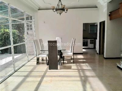 Casa de 4 alcobas en venta en Altos Del Poblado, Medellín, 332 m² · foto 2 de 20