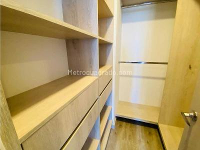 Apartamento de 2 alcobas en arriendo en Altos Del Poblado, Medellín, 81 m² · foto 10 de 20