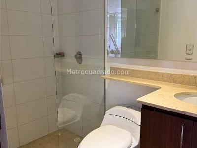 Apartamento de 2 alcobas en arriendo en Loma Del Indio, Medellín, 76 m² · foto 5 de 12