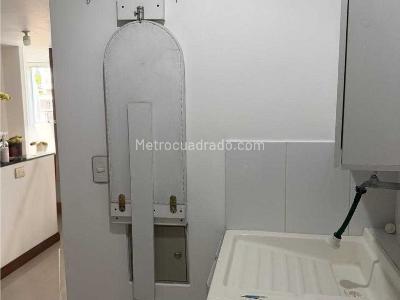 Apartamento de 2 alcobas en arriendo en Loma Del Indio, Medellín, 76 m² · foto 10 de 12