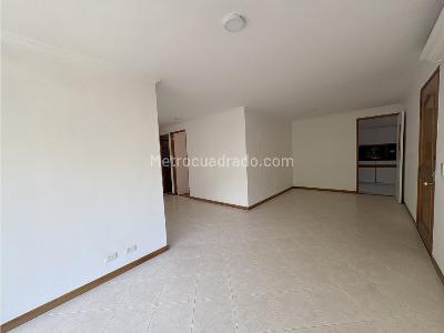 Apartamento de 2 alcobas en arriendo en El Poblado, Medellín, 84 m² · foto 3 de 16