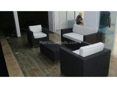 Casa de 3 alcobas en venta en Barzalosa, Girardot, 182 m² · foto 4 de 10