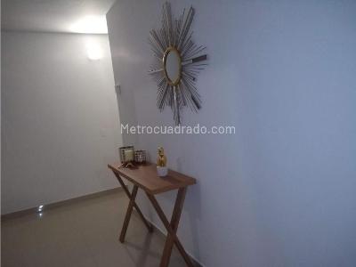 Casa de 3 alcobas en venta en Barzalosa, Girardot, 182 m² · foto 5 de 10