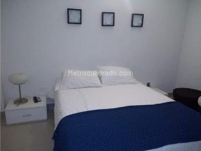 Casa de 3 alcobas en venta en Barzalosa, Girardot, 182 m² · foto 7 de 10