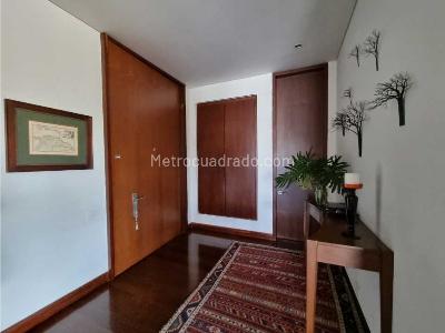 Apartamento de 3 alcobas en venta en Chico, Bogotá, 304 m² · foto 4 de 11