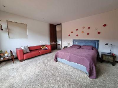 Apartamento de 3 alcobas en venta en Chico, Bogotá, 304 m² · foto 9 de 11