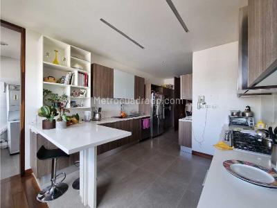 Apartamento de 3 alcobas en venta en Chico, Bogotá, 304 m² · foto 3 de 11