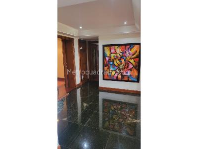 Apartamento de 3 alcobas en venta en Montearroyo, Bogotá, 251 m² · foto 2 de 16