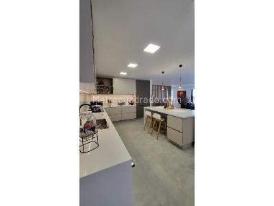 Apartamento de 3 alcobas en venta en Sierras Del Moral, Bogotá, 243 m² · foto 4 de 13