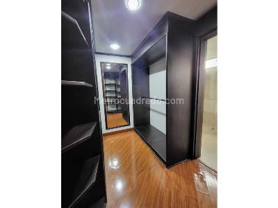Apartamento de 3 alcobas en venta en Sierras Del Moral, Bogotá, 220 m² · foto 6 de 11