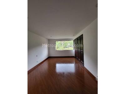 Apartamento de 3 alcobas en venta en Sierras Del Moral, Bogotá, 220 m² · foto 8 de 11