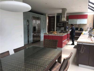 Casa de 4 alcobas en venta en San Jose De Bavaria, Bogotá, 480 m² · foto 3 de 8