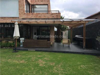 Casa de 4 alcobas en venta en San Jose De Bavaria, Bogotá, 480 m² · foto 6 de 8