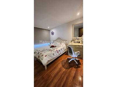 Apartamento de 3 alcobas en venta en Santa Barbara Alta, Bogotá, 220 m² · foto 8 de 11