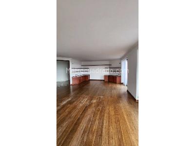 Apartamento de 3 alcobas en venta en Sierras Del Moral, Bogotá, 230 m² · foto 2 de 11