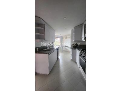 Apartamento de 3 alcobas en venta en Sierras Del Moral, Bogotá, 230 m² · foto 3 de 11