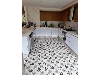 Apartamento de 3 alcobas en venta en Sierras Del Moral, Bogotá, 191 m² · foto 4 de 6
