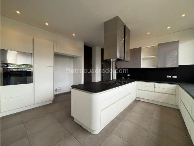 Apartamento de 3 alcobas en venta en La Cabrera, Bogotá, 345 m² · foto 6 de 18