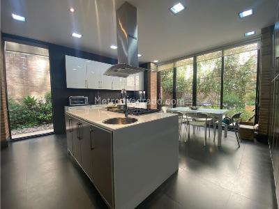 Casa de 5 alcobas en venta en Chico, Bogotá, 525 m² · foto 2 de 13