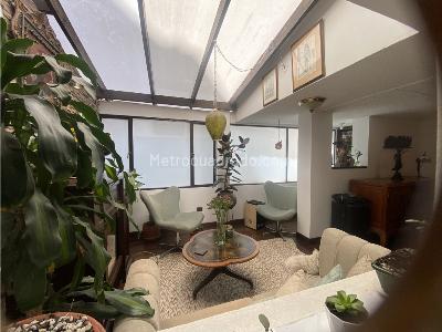 Apartamento de 3 alcobas en venta en Los Rosales, Bogotá, 264 m² · foto 2 de 20