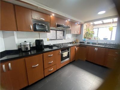 Apartamento de 3 alcobas en venta en Los Rosales, Bogotá, 264 m² · foto 7 de 20