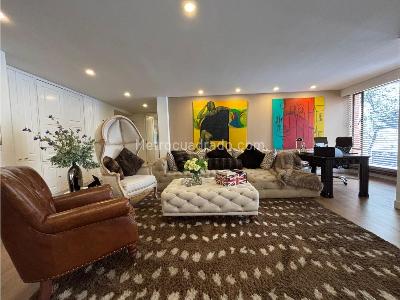 Apartamento de 3 alcobas en venta en La Cabrera, Bogotá, 395 m² · foto 3 de 20