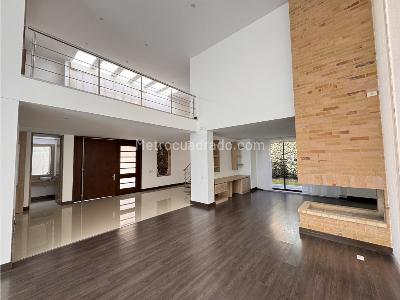 Casa de 4 alcobas en venta en Fusca, Chía, 915 m² · foto 2 de 20
