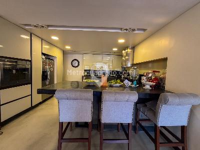 Apartamento de 3 alcobas en venta en La Cabrera, Bogotá, 196 m² · foto 4 de 14