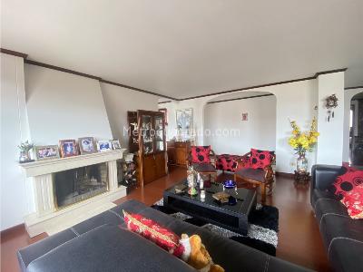 Apartamento de 3 alcobas en venta en Bosque De Pinos, Bogotá, 200 m² · foto 2 de 14