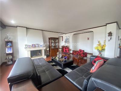 Apartamento de 3 alcobas en venta en Bosque De Pinos, Bogotá, 200 m² · foto 3 de 14