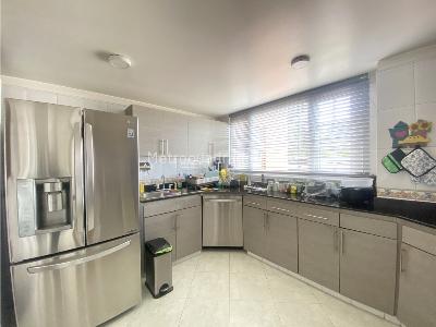 Apartamento de 3 alcobas en venta en Bosque De Pinos, Bogotá, 200 m² · foto 8 de 14