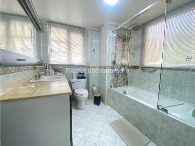 Apartamento de 3 alcobas en venta en Bosque De Pinos, Bogotá, 200 m² · foto 11 de 14