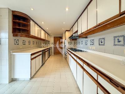 Apartamento de 3 alcobas en venta en Los Rosales, Bogotá, 320 m² · foto 9 de 20