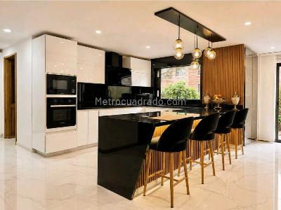 Casa de 5 alcobas en venta en Cerros Orientales, Bogotá, 600 m² · foto 3 de 14