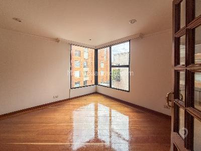 Apartamento de 3 alcobas en venta en La Cabrera, Bogotá, 174 m² · foto 4 de 13