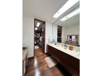 Apartamento de 3 alcobas en venta en Los Rosales, Bogotá, 309 m² · foto 12 de 18