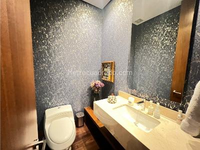 Apartamento de 3 alcobas en venta en Los Rosales, Bogotá, 309 m² · foto 16 de 18
