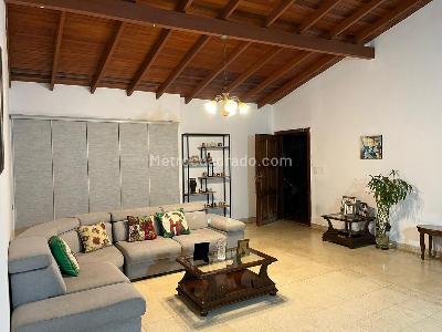 Casa de 4 alcobas en venta en Prados Del Norte, Cali, 318 m² · foto 4 de 19